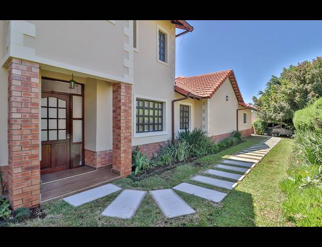 5 BEDROOM HOUSE SOLD IN CLIFTON HILL ESTATE